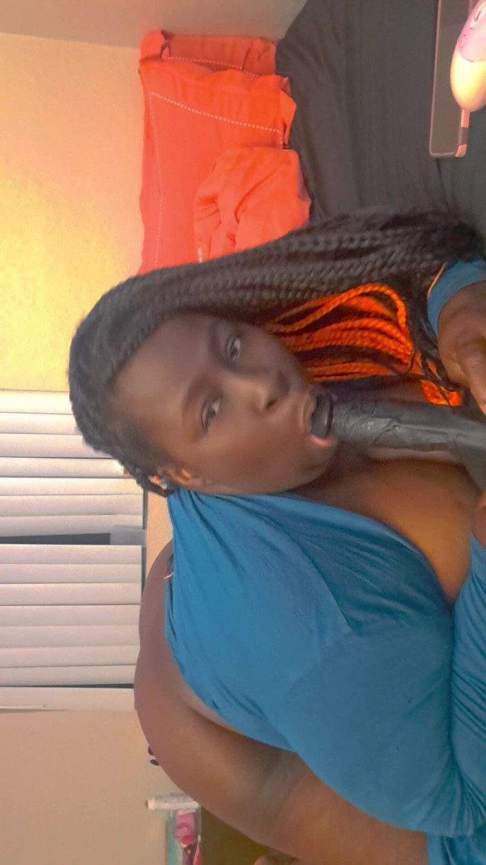 AngelMoca: そのチンポベイビーをイラマチオさせてください