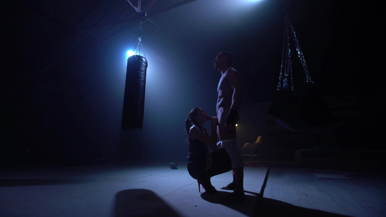 Jet sex prod: Cassie dan Peninju