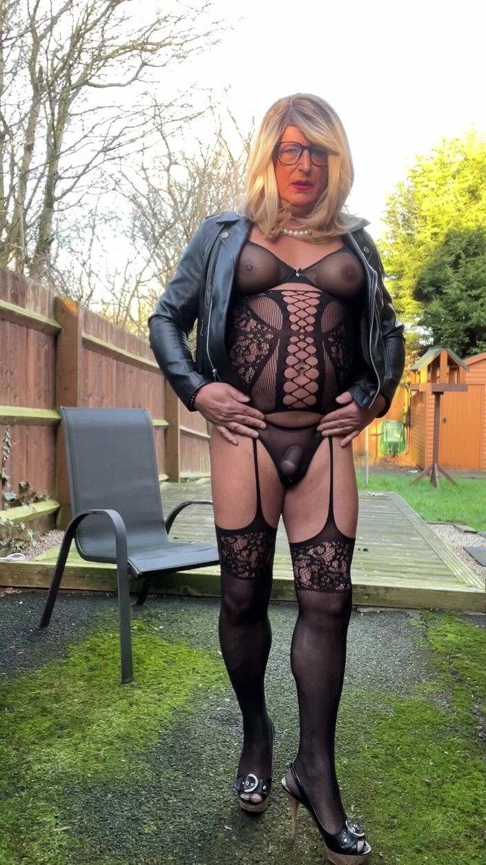 Kellycd2022: Amatorka Crossdresser Kellycd2022 Seksowna milf sika moje majtki w puszczalska...