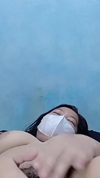 Pulang Dari Kuku Kerja Dengan Sebotol Minyak Wangi