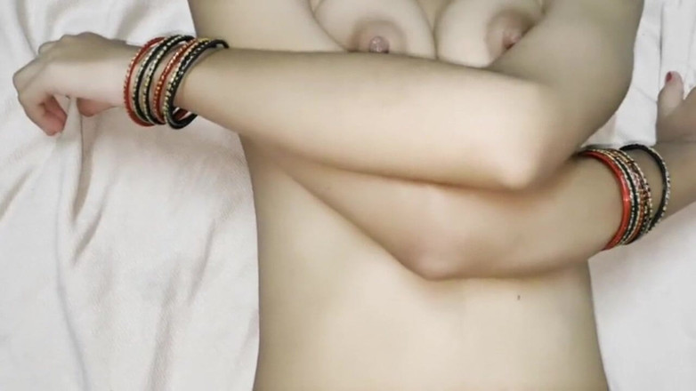 Desigirl0000: Desi Annu berkongkek dalam video seks keras