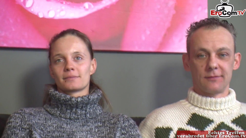 EroCom: Magere Duitse vrouw wordt geneukt door twee jongens in een...