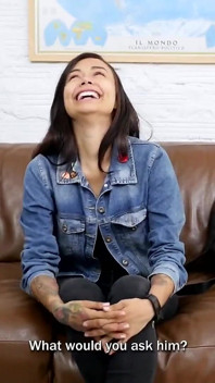 Si cantik latina bertatu Michell mengambilnya di dalam tekaknya