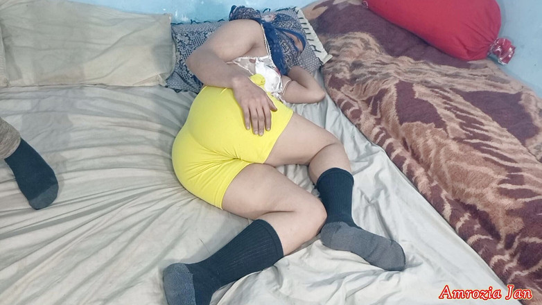 Netu: Pareja india ama masturbarse y dedeándose antes de follar