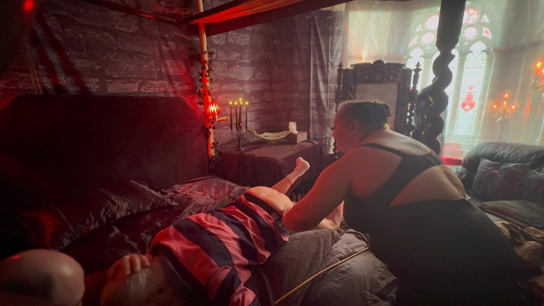 Aaexperiencesltd: Lanisa Bear &amp; Domina Satana Menempatkan Tawseman Melalui Langkahnya!