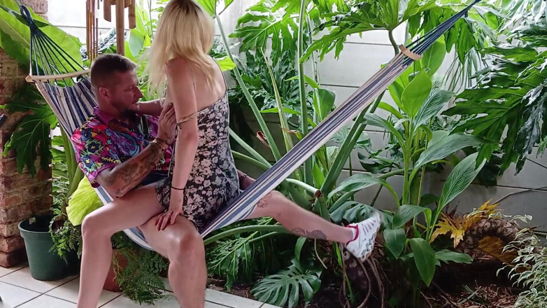 Bigjoefuckalott: Hawaje jebanie na zewnątrz z małą drobną blondynką Hawaian