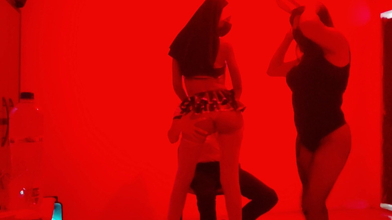 NEGRITA SEXY: Kami menyelenggarakan pesta bujangan untuk saudara tiriku tersayang