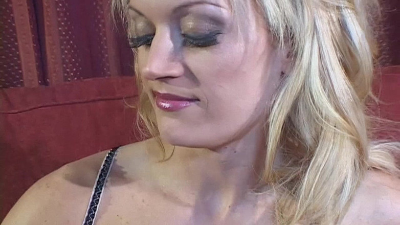 Bangora sluts: Busty Blonde MILF Works His Cock with Both Hands