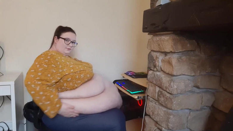 SSBBWLadyBrads: Быть самой жирной девушкой на работе - настоящая борьба