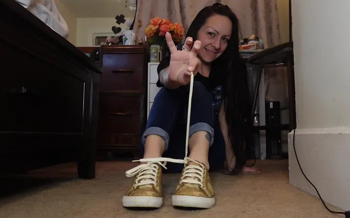 Raven Willow: All Day on My Feet and They Are Pungent