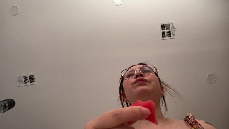 Lenna Lux: Мой съевшийся перекус