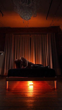 La danse la plus chaude juste sur le lit