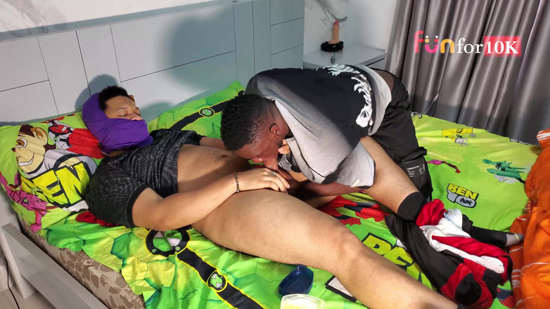 Funfor10k gay videos: Zaangażowana para gejów dobrze się razem bawi