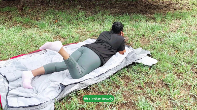 Hot 365 Entertainments: Matură sexy indiană îndrăzneață Hira - romantism în aer liber cu fundul gol,...