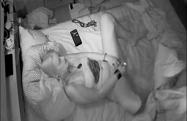 KittieNoOne: 그는 나에게 우리의 캠에서 무엇을 해야할지 말해