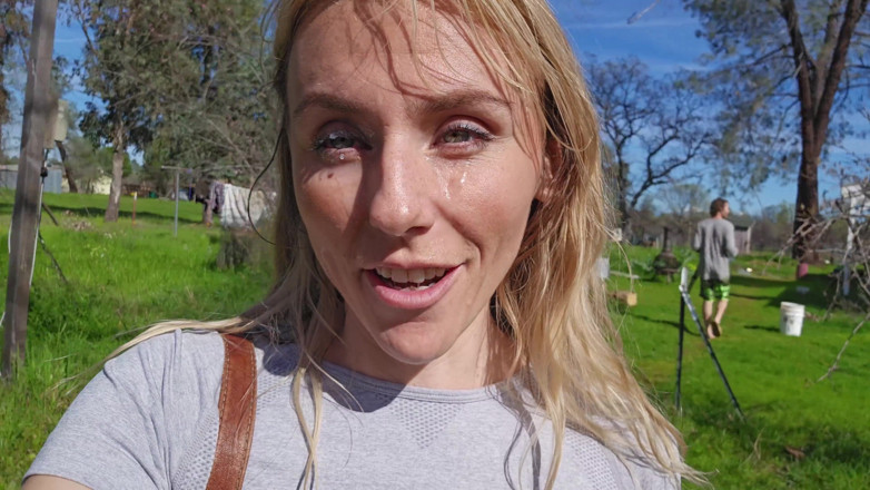 Sav Moolah: Pequeña rubia obtiene masivo facial al aire libre