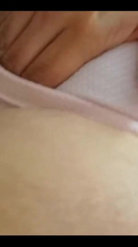 Due trecce come una ragazza e gli occhiali come un insegnante