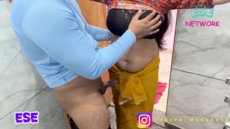 Sammy Sins: Bhabhi hat mich beim mit ihrem bh und höschen erwischt