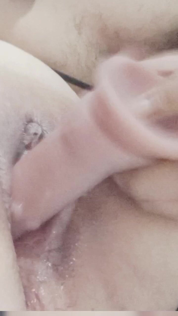 Milfta boohot: Riesiger dildo bringt meine stiefmutter zum squirten