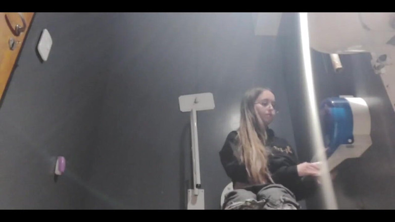 RavenHearth666VIP: Sie beobachten, wie ich ins badezimmer gehe