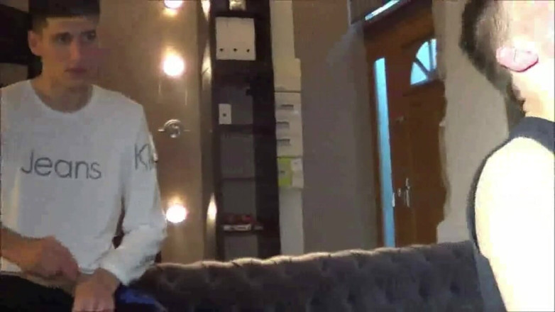 Crunch Boy: KEVIN ASS ošukal zvědavé 2 rral hetero chlapce