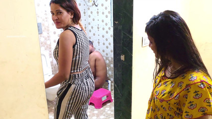 NUDEVIBESSTUDIO: Kamera arkası oral seks sikişiyor