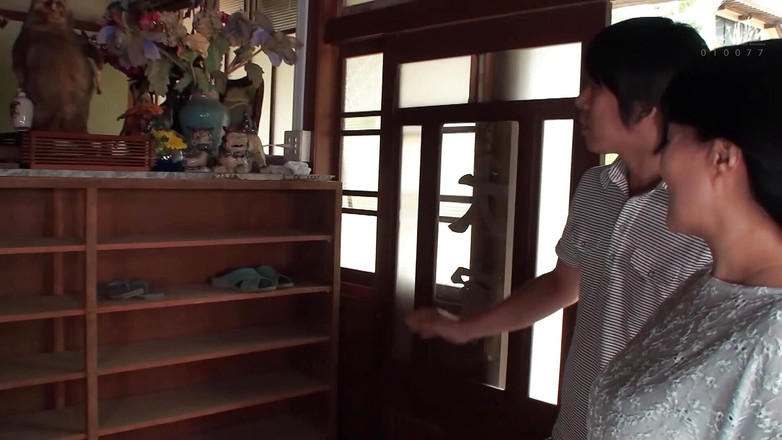 MBM3988: M607g03 Co zralá žena žijící v horách Gunmy požádala o časopis?