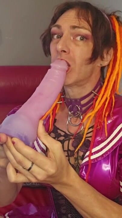 Jasmine Dlight - UK's most extreme anal porn star: Jasmine Dlight Deepthroats Her Own Cock