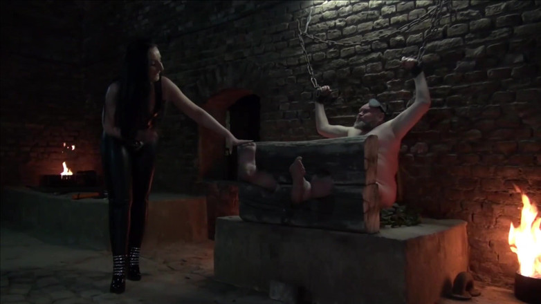 Lady Luciana Di Domizio: Бастіонаде для раба