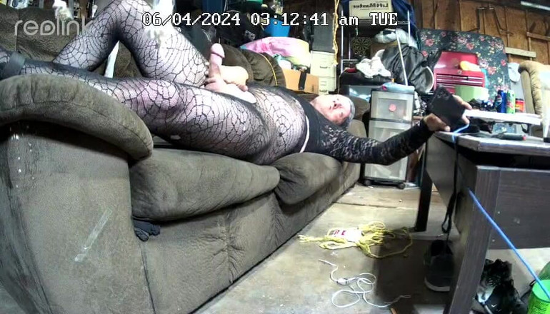 Huge cock pepsisounds good: Si masturba da solo per te