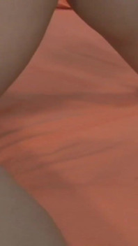 Když se lesbické kamarádky setkají a hrají si navzájem s kundičkou