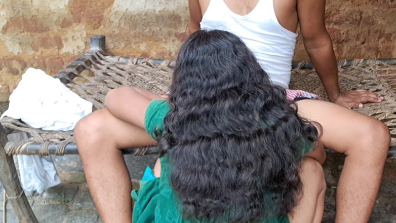 Trilokinath: La ragazza indiana geme