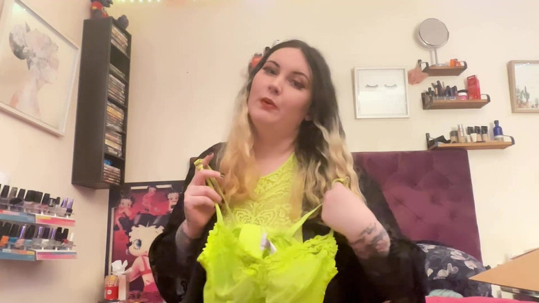 MissFFW: FFWが新しいランジェリーコレクションを様々なポーズで披露