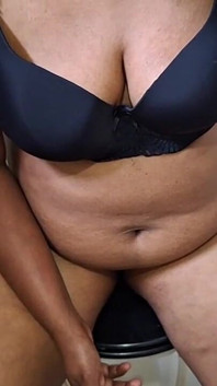 Bhabhi si prepara per il gioco mattutino