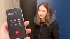 E'bene che la mia ragazza è sempre in ritardo, io ho tempo di scopare le sue amiche.