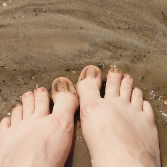 Toes in the Sand (EvelynStorm)