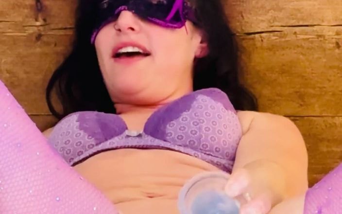 Submissive Miss BDSM &amp; Uk Girl Fun: 엉덩이 플러그, 거대한 딜도와 지팡이의 서브 버니 소녀 오르가즘!