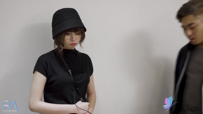 AV Jiali: Ranako si asisten yang menggantikan posisi aktris bokep di lokasi...