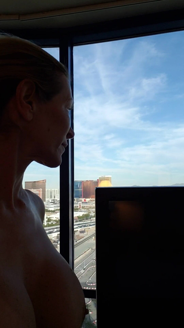 JessRyan: Milf camgirl Jess Ryan Fund tremurând N striptease