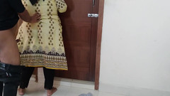 Aria Mia: Pendant qu’Ayesha bhabhi balaie sa chambre, Devor vient et lui...