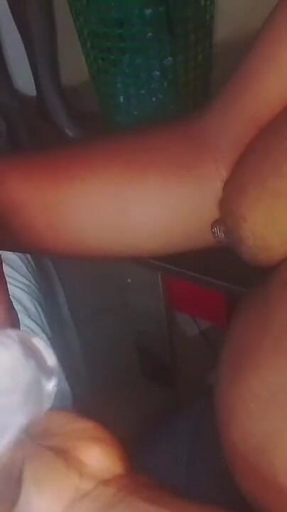 Honey hole: Toket kendor, memek aduhai