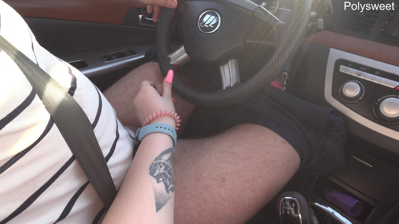 Polly Sweet: Hraní si s kundičkou v autě – prsa, nohy, na veřejnosti