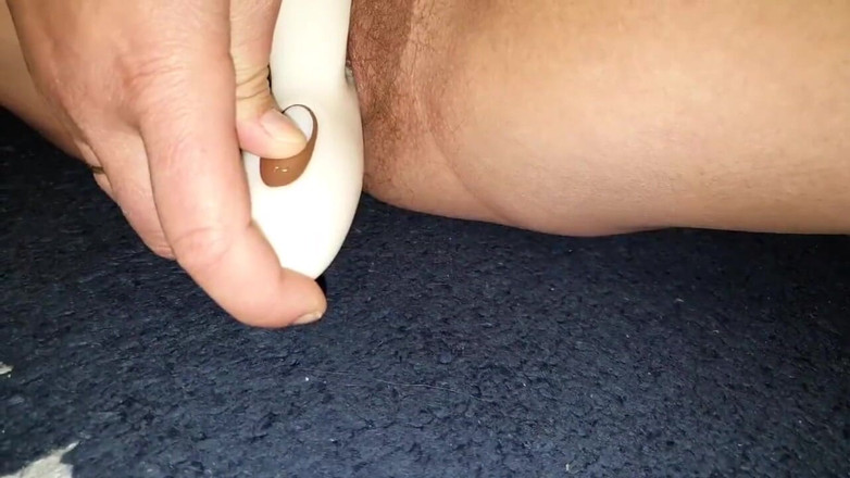 Sweetvalenia: Un vibratore bianco nella mia figa