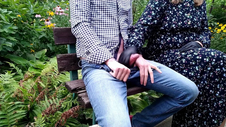 OurFetishLife: 我的岳母知道如何让我在街上快速射精