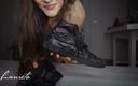 Lanreta: Spuiten op vuile Converse sportschoenen