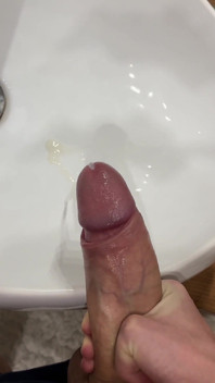 Coli di kamar mandi temanku waktu dia lagi istirahat!