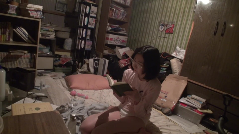 Strix: Haruka, uma linda garota com desejo sexual anormal que tem...