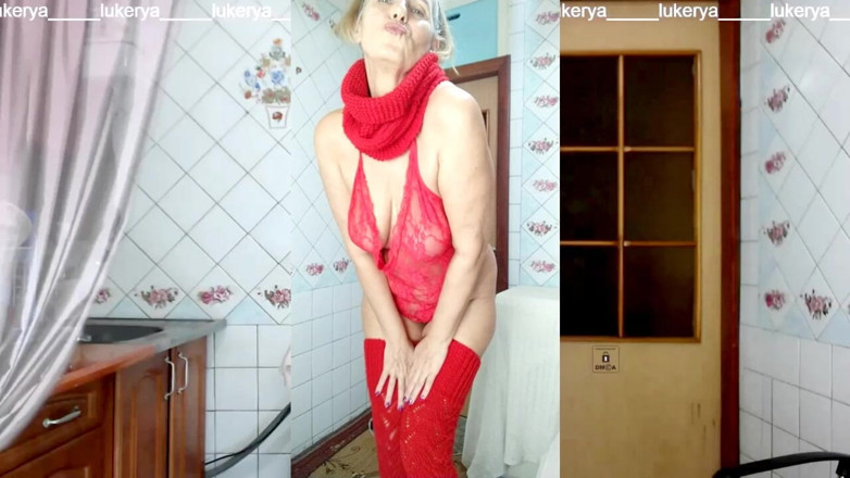 Lukerya: Pour les fétichistes, Lukerya combine des vêtements rouges incongrues