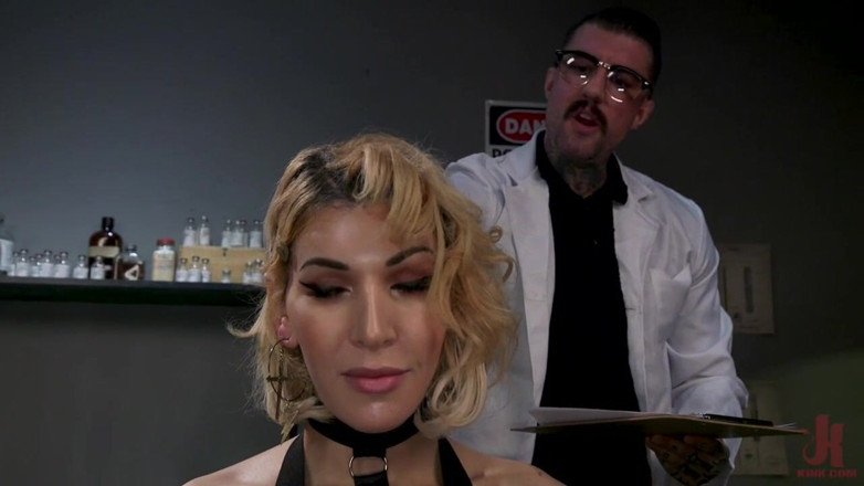 Kink TS: Undergiven a.i. - Sexig Ryder Monroe straffas av cynisk forskare