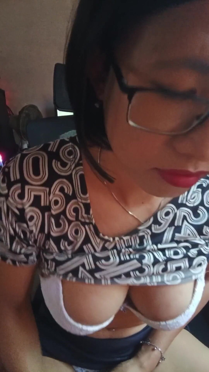 Mitha Zhe: Asiatisches-hottie masturbiert